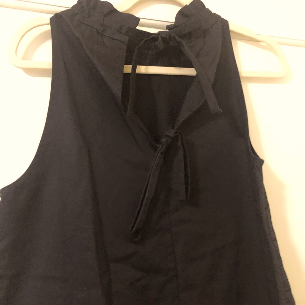 Ruffle neck detail sleeveless top.  Perfect for summer bbq’s!